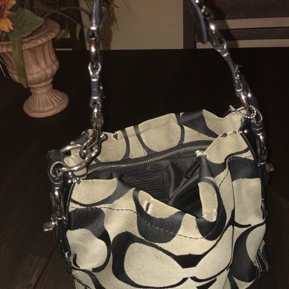 💯Authentic Coach ❤️ Signature Shoulder Bag - Picture 2 of 8